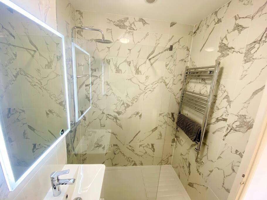 City Centre Riverside Apartment Winchester Ngoại thất bức ảnh